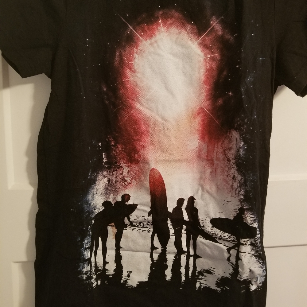 XL beach theme shirt
